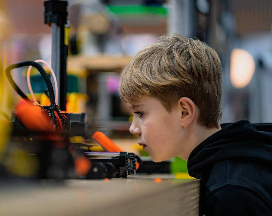 kind_bij_printer.jpg